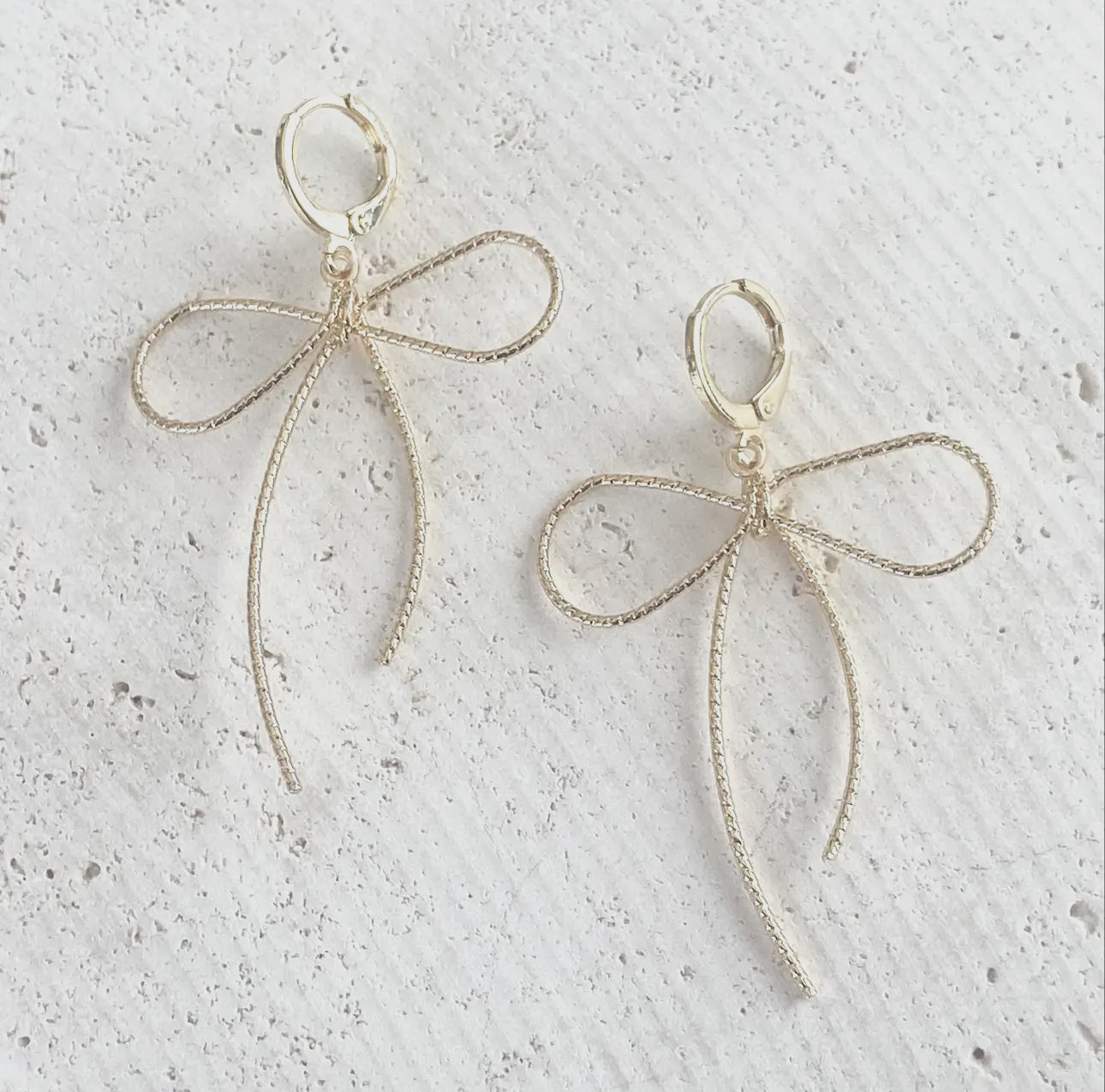 Lightweight Bow Earrings