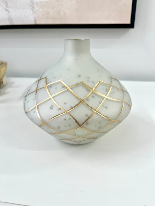 Cream Mini Vase w/Gold Accent