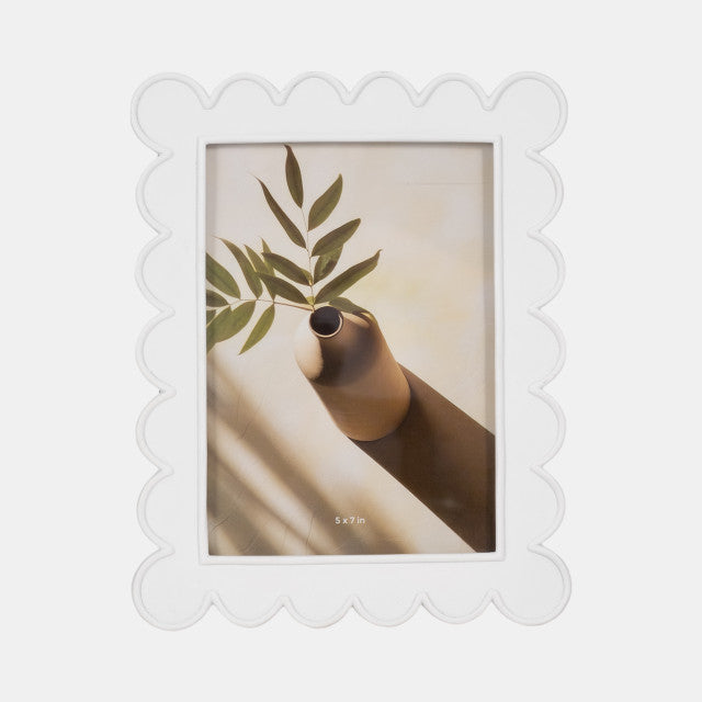 5 x 7 White Scalloped Picture Frame