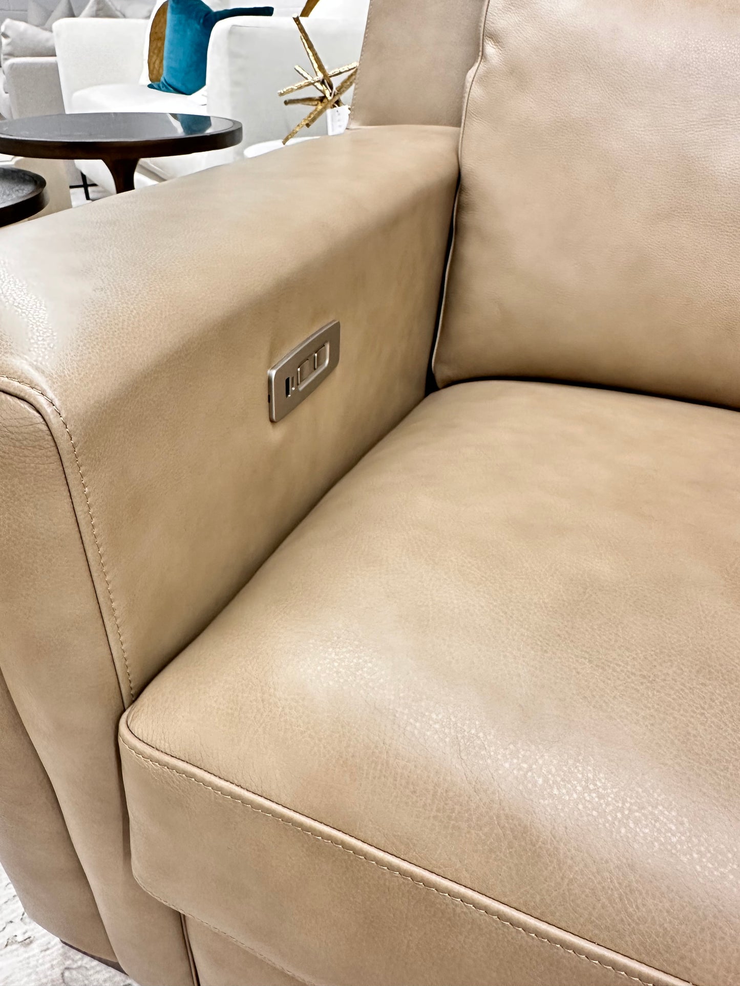 Universal Mixon Chair