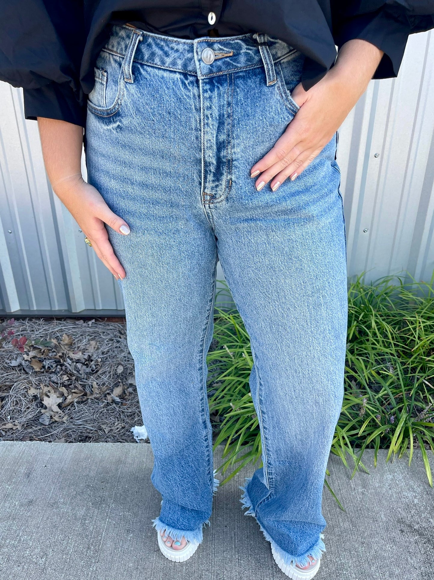 Wide Leg Jeans w/Fray Hem