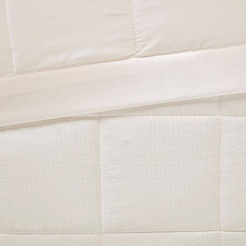 Embossed Blanket Ivory Full/Queen