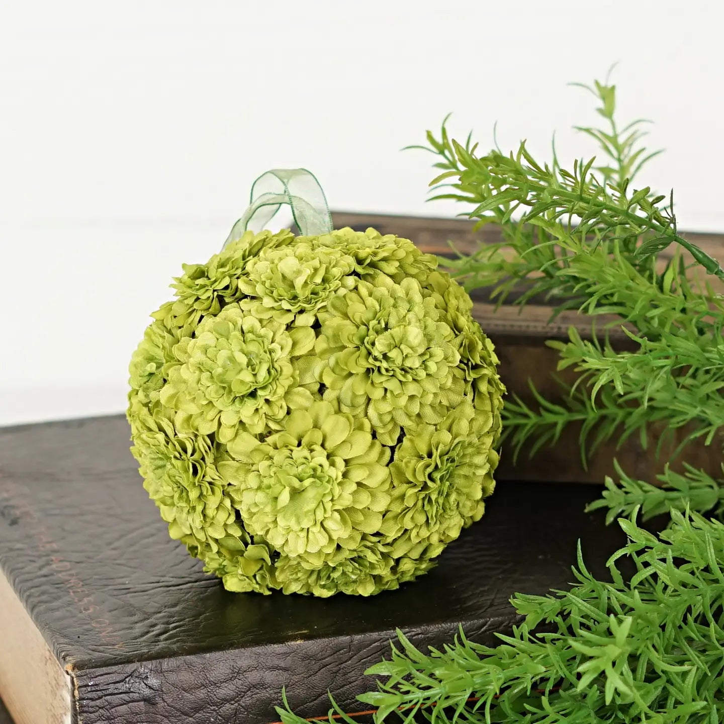 4.5" Green Mums Ball