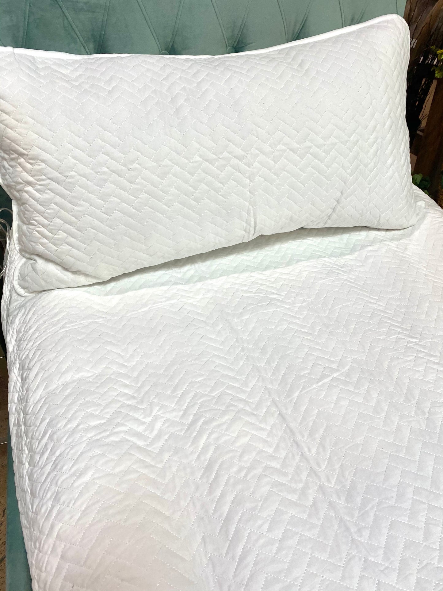 White Quilt Set