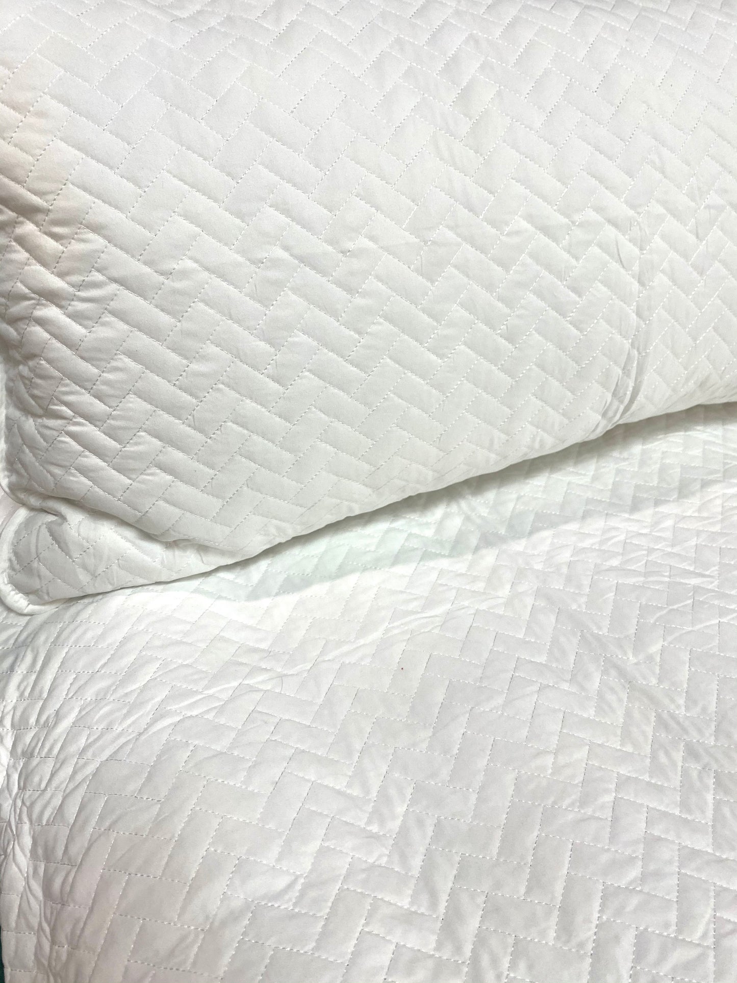 White Quilt Set