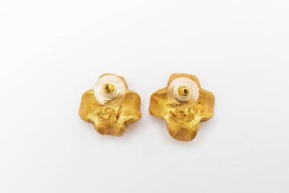 Tiny Gardenia Pearl Studs