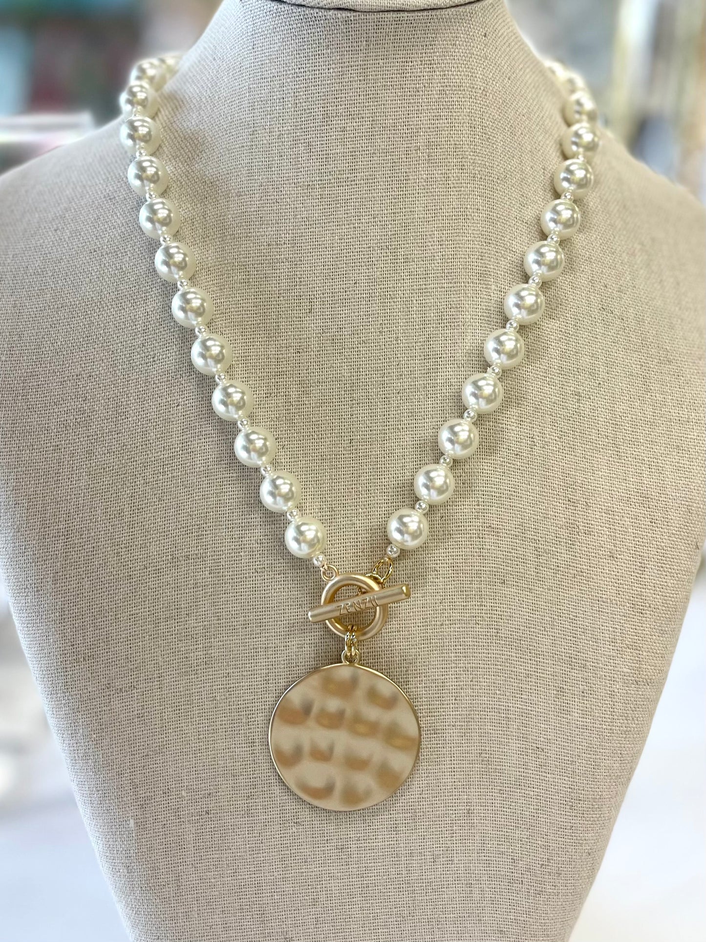 Pearl Necklace w/Matte Gold Medallion