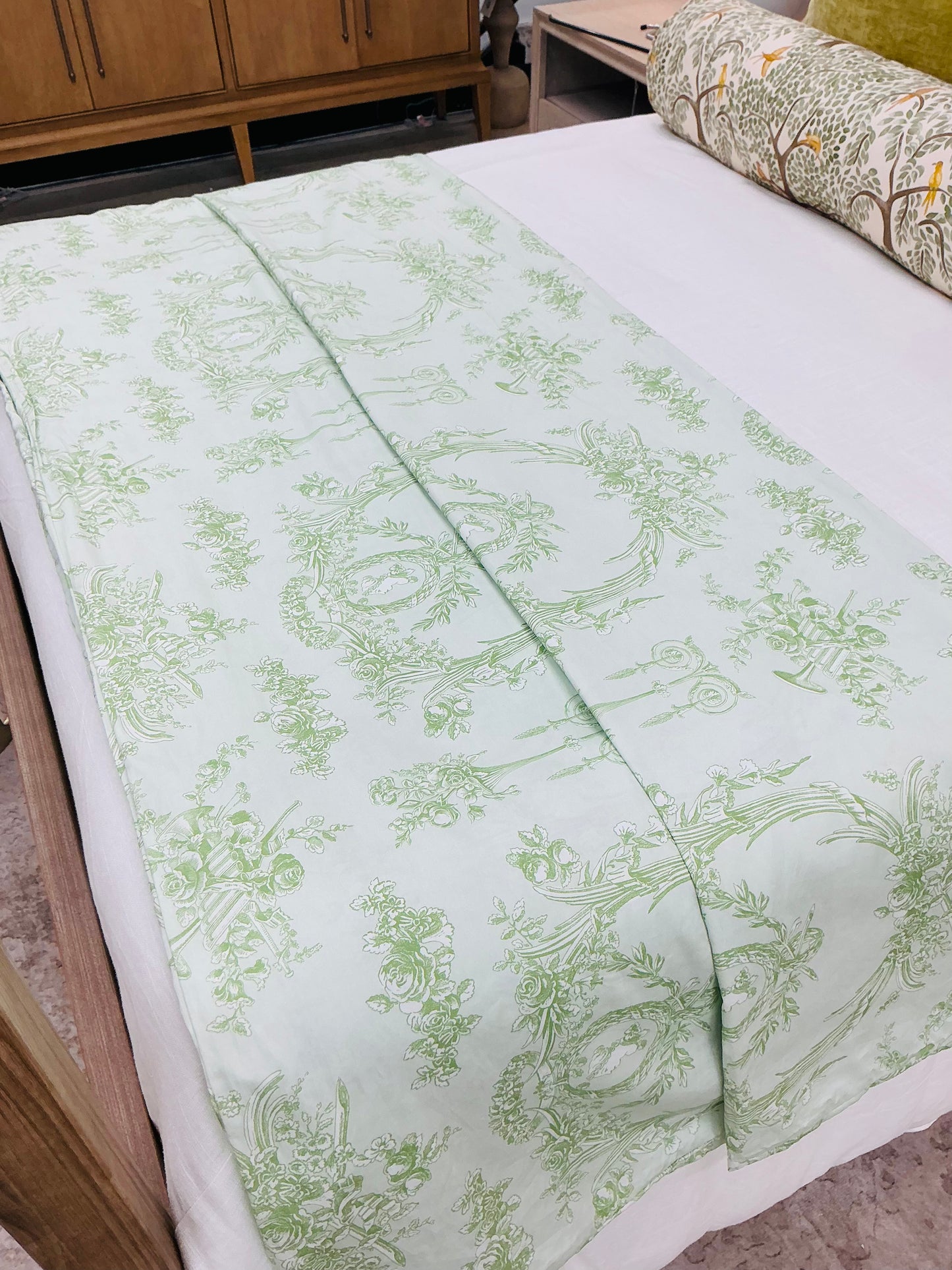 Green Toile Queen Duvet Set w/ Euro Shams