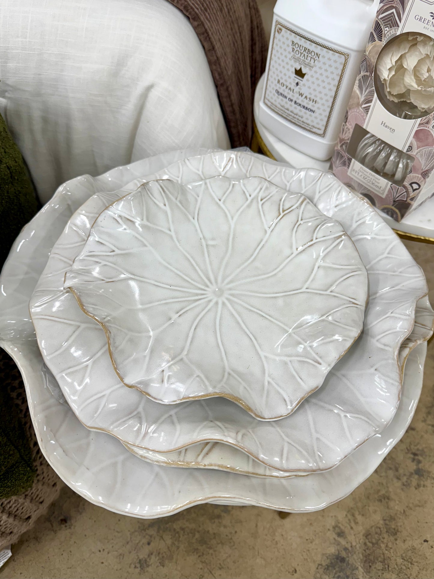 4 Piece White Ceramic Wall Plates
