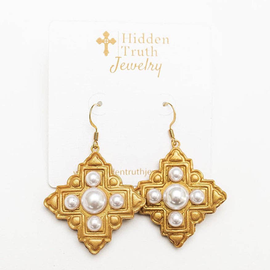 Ellie Pearl Dangles